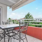 Апартаменты 1 Bedroom Gorgeous In *